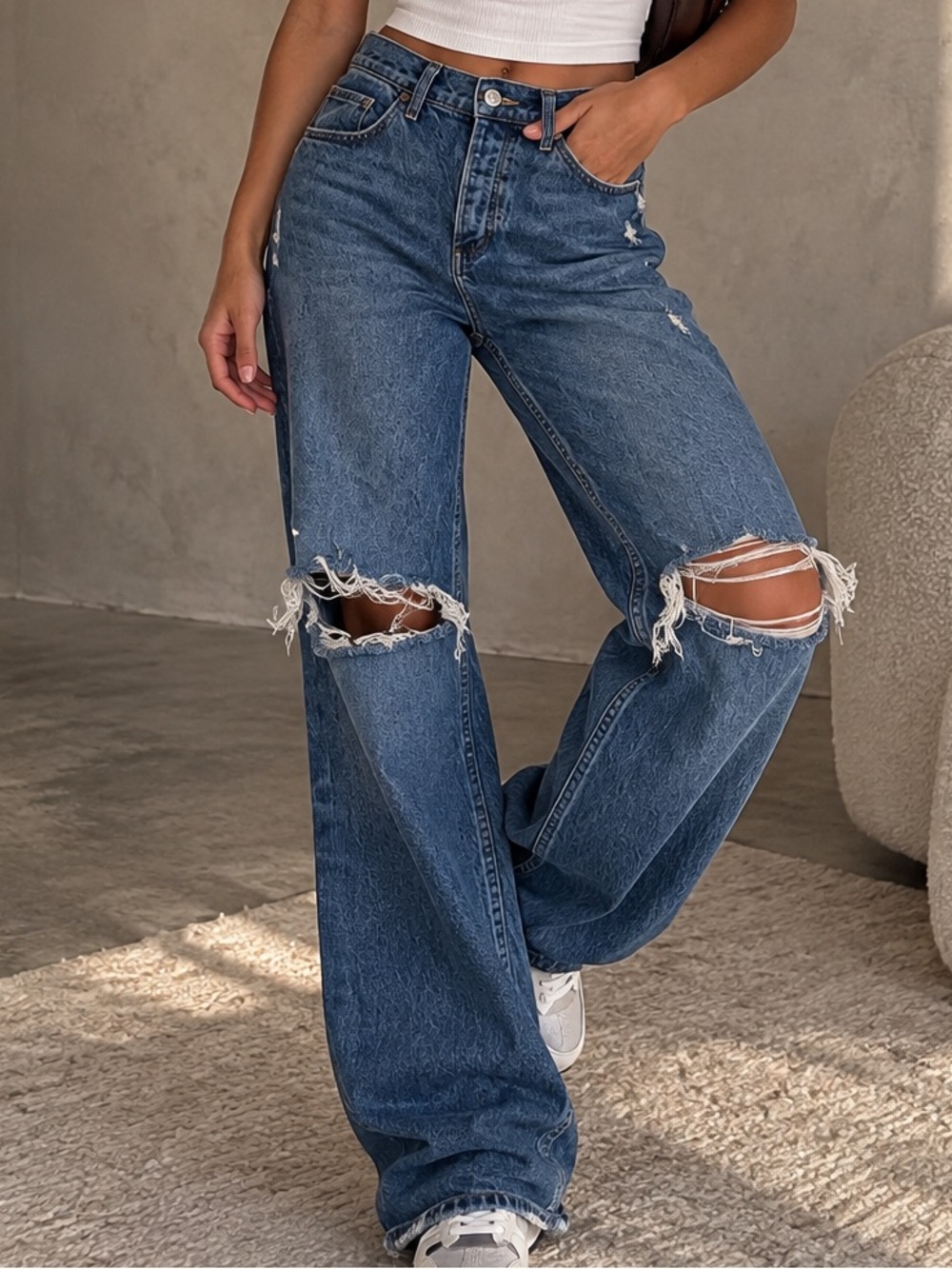 Abercrombie & Fitch The 90s Baggy Low Rise Jeans
Women's 4R Distressed